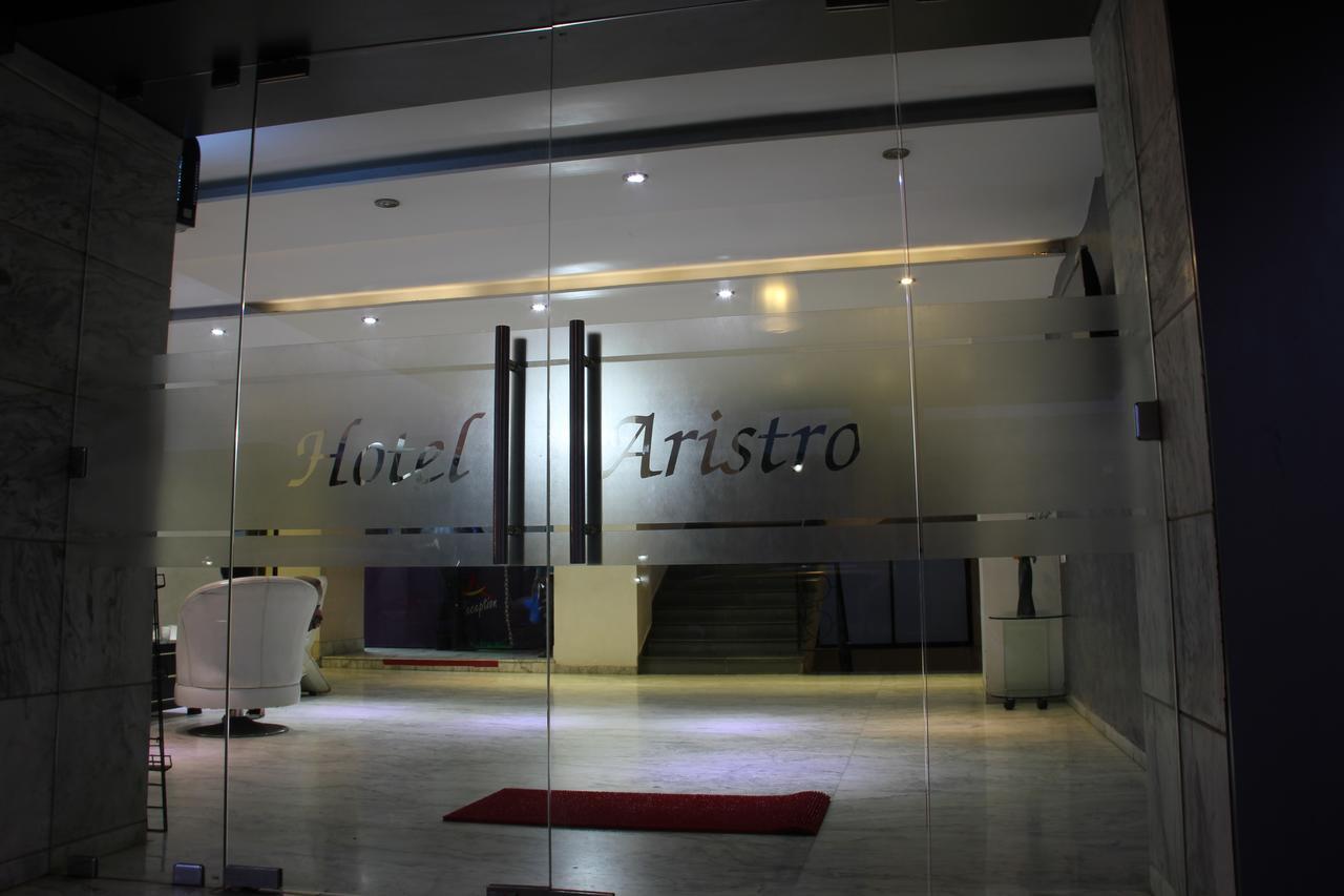 Hotel Aristro Лонавала Экстерьер фото