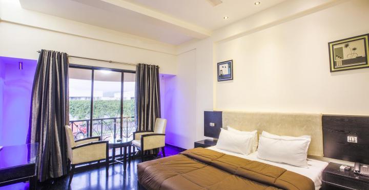 Hotel Aristro Лонавала Экстерьер фото